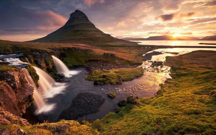 Digitally printed photomural Guten Morgen auf Isländisch